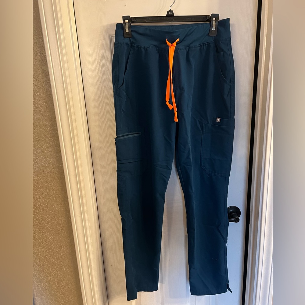 Figs women’s deep reef yola high waisted 2.0 skinny scrub pants. Size medium